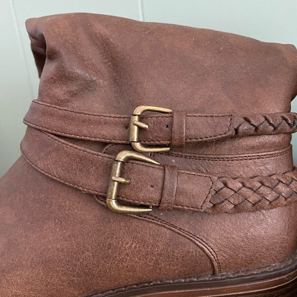 XOXO Womens Montclair Closed Toe Knee High Boots - Picture 6 of 6